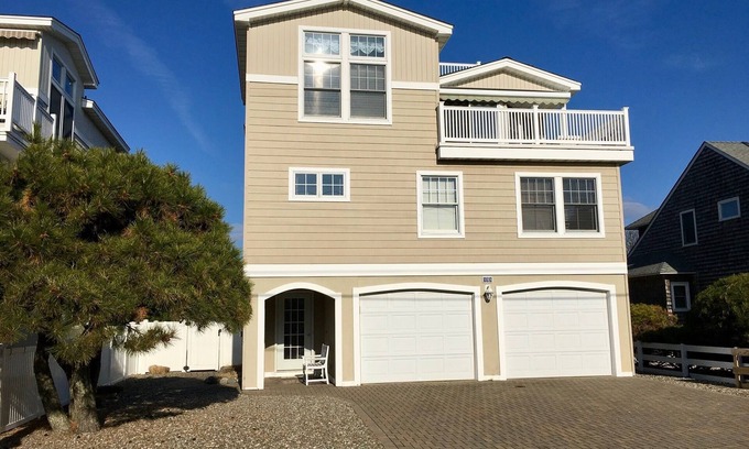 Beach Haven Terrace House | Sleeps 10 - 4 Bed, 3 Bath on Beach Block, Outdoor Kitchen & Entertainment Area