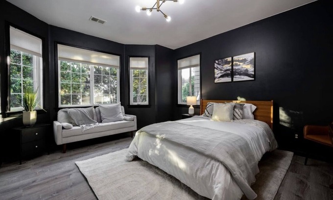 Miraloma House | Sleeps 10, 5 bedrooms and 5 bathrooms in Sunny San Francisco. Close to BART