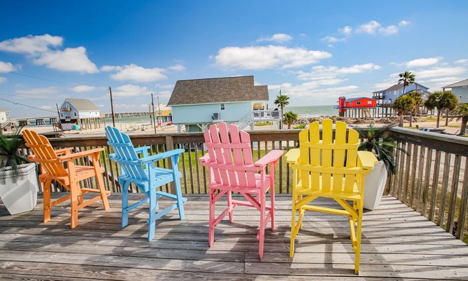 San Luis House | Sleeps 10- Beach House Steps to the Beach! 6 seat golf cart available!
