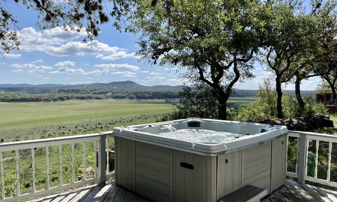Bandera House | Sleeps 10☀️ Hot tub 👙 Fire table🔥 Views🌄