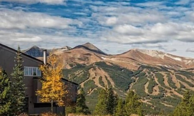 Baldy Mountain Resort | Sleeps 10 | Lux Resort | Concierge | Fireplace