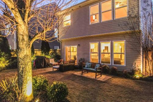 Gwinnett Place House | Sleeps 10 Near I-85 4br Family Stay
