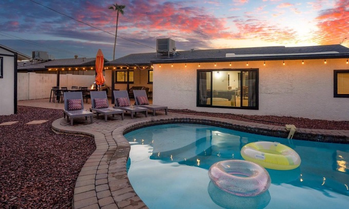 Scottsdale Estates Fifteen House | Sleeps 14 | Cabana Bar, Pool & Game Room!