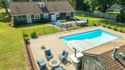 West Harwich House | Sleeps 14 Home w Pool Great for Families