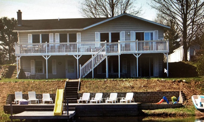 Silver Lake Cottage | Sleeps 14! Waterfront Family Cottage on Upper Silver Lake.
