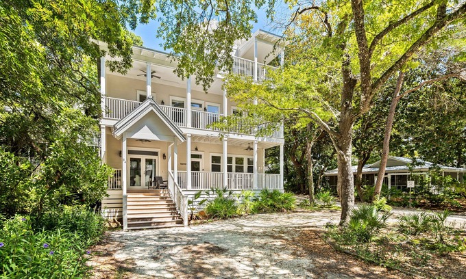 Seagrove Beach House | Sleeps 15 Heated Pool Walk to Seaside Roof Top 1 block to Beach + Chairs & Bikes