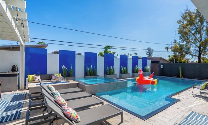 Southwest Village House | Sleeps 15/Walk to Old Town/Luxury Pool/Spa/Firepit