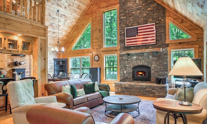 Sugar Mountain House | Sleeps 17 | Dog Friendly | 7 min to Sugar Mt