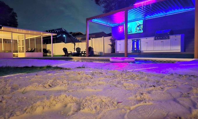Egypt Lake-Leto House | Sleeps 17/Private Beach & Heated pool/mins to Downtown/Buccs/Bush Gardens/Zoo