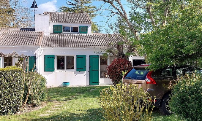 Saint-Vincent-sur-Jard House | Sleeps 2 to 10; Large comfortable house, 3 minutes walk from stunning beach.