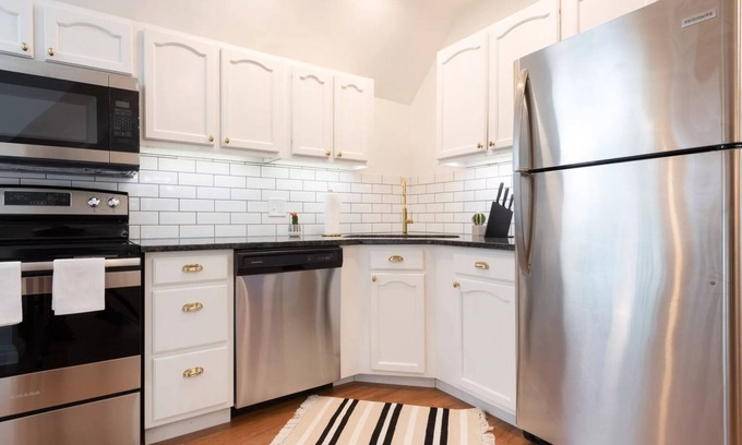 East Walnut HIlls House | (SLEEPS 22) Renovated Victorian: 5 Min to Downtown & 40 Min to Ark Encounter