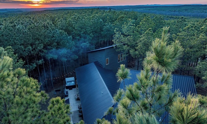 Pickens Cabin | Sleeps 23 Putt Putt Hot Tub Mins From Lake!