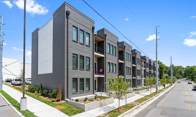 Eastwood House | SLEEPS 24 Keep the Secret 2 - 2 Units 8BR 8BA New townhomes