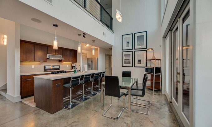 Edgehill House | SLEEPS 24!; SIDE BY SIDE UNITS; HOTTUB; DOWNTOWN!