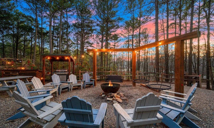 Broken Bow Cabin | Sleeps 26~Dome~Theater~Arcade-Secluded~Lake~Casino