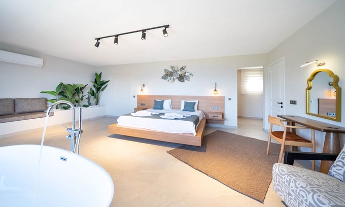 Faralya Villa | Sleeps 4 Modern and Luxurious Villa - AWZ 271