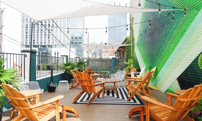 Rutledge Hill House | Sleeps 48 | Entire Hotel – 24 Private Suites, 7min to Broadway, Great for Groups