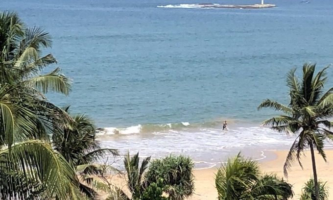 Mount Lavinia Apartment | Sleeps 6, Family friendly , 1 Minute walk to Beach, Bars & Supermarkets 7 mins