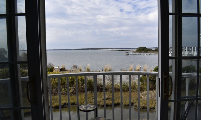 Midtown Ocean City Condo | ★ Sleeps 6✓ Linens &Towels✓ Sunset View✓ Pool✓ Gym ✓