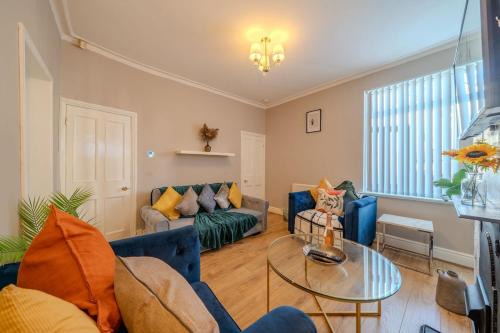 Anfield House | Sleeps 7- Spacious 3 Bed House w Free Parking