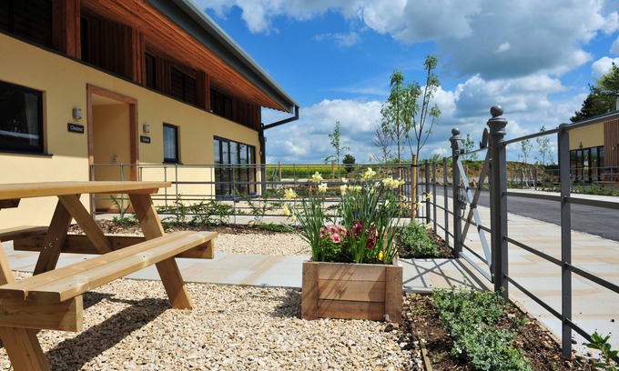 Chedworth House | Sleeps 8, 4 Bedrooms, Dogs Welcome, No Smoking, Wood burner, Wi-Fi*, Garden, Games Room