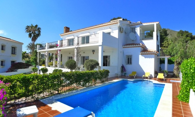 Maro Villa | Sleeps 8 | Villa Gito | CG R826