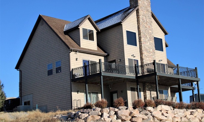 Garden City House | Sleeps a maximum of 24 guests. This 4100 square foot cabin consists of 5 bedrooms and 3 full bath.