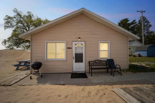 Oscoda House | Sleeps More Cozy Lake Access