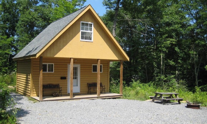 Hico Hotel | Sleeps up to 8, kitchenette, full bathroom, air conditioned/heated, free WiFi
