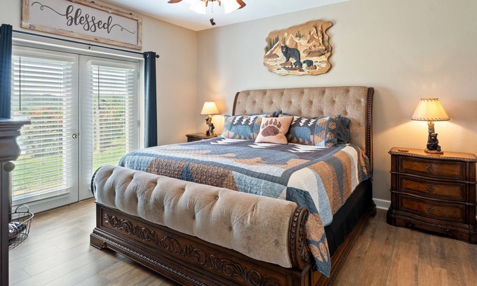 Pigeon Forge Condo | Sleepy Bear Getaway: Mountain Views, Resort Indoor & Outdoor Pool Access & Close to Dollywood