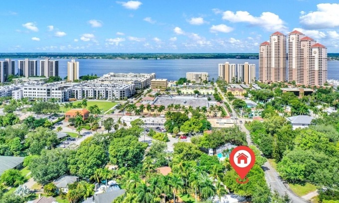 Fort Myers Apartment | Slice of Paradise: Tropical Studio in Downtown Historical River District