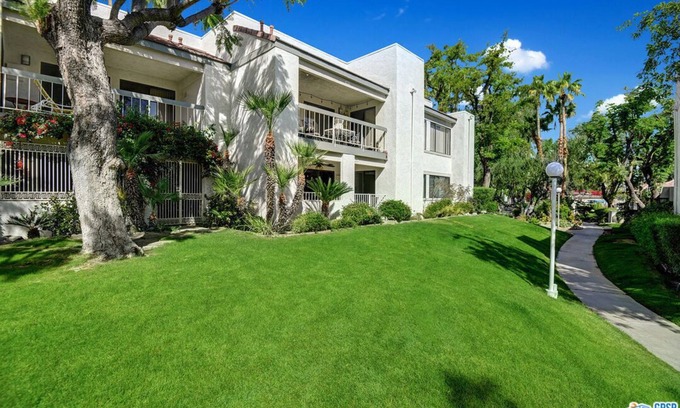 Racquet Club Estates Condo | Slice of Paradise