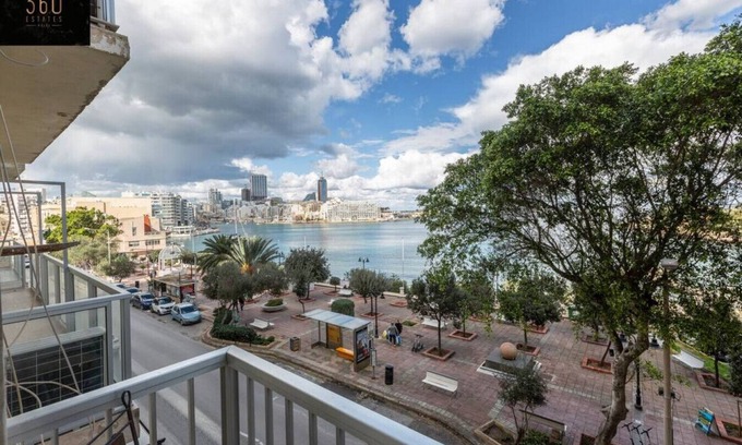 Il-Balluta Apartment | SLM053 - MB · A comfy Seafront 1BR APT, in Tower Road in Sliema