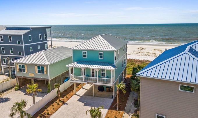 Port St. Joe House | Slo M'Ocean- Charming Beachfront Indian Pass Home- Sleeps 11, Pet Friendly!