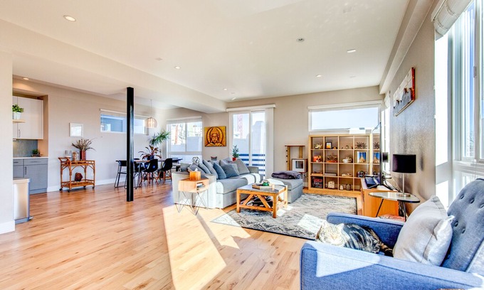 West Colfax House | Slofax House - Luxurious Modern Home in Sloan's Lake of Denver