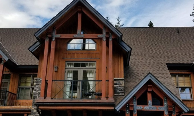 Golden Ski Chalet | Slope Side Luxury Open Beam Townhome Private Hot Tub - True - Ski-in-out