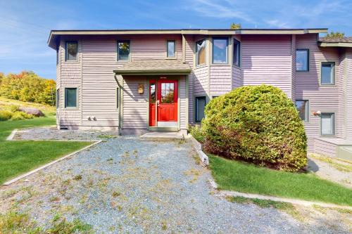 North Troy Apartment | Slopeside 903