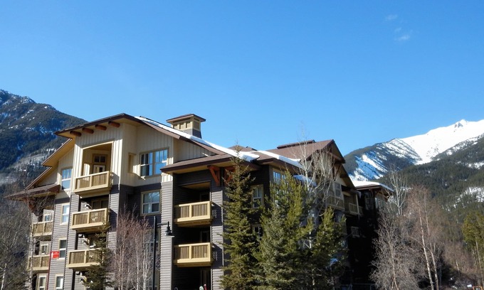 East Kootenay Condo | Slopeside Condo For 4 People At 1000 Peaks Summit