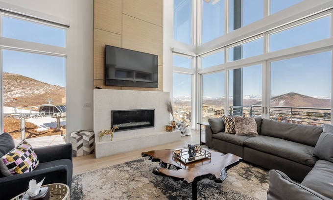 Park City House | Slopeside Luxury at Apex, Ski-in/out, 4 King Suites, Private Hot Tub, Clubhouse with Pool and Gym
