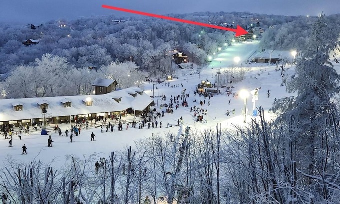 Beech Mountain Ski Chalet | SLOPESIDE Retreat at Beech Mountain Resort. SKI IN & SKI OUT Newly Renovated!