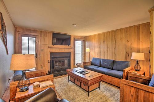Snowshoe Apartment | Slopeside Snowshoe Condo - Walk to Ski Lifts!