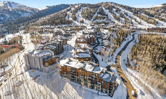 Empire Pass Condo | Slopeside Studio Condo in Empire Pass with Mountain Views, On-Site Hot Tub