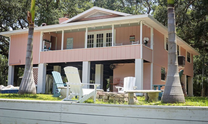Old Town House | "Slow Tides" - Entire Cottage on the Suwannee River