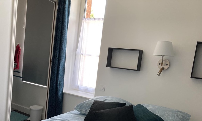 Bagnoles-de-l'Orne Bed & Breakfast | Small bedroom with shower, WC on landing