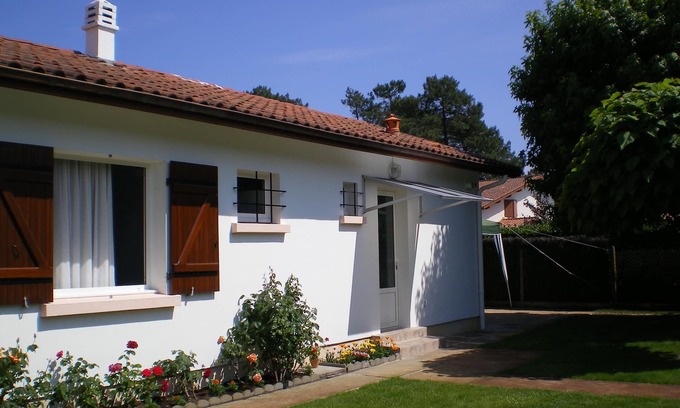 Mimizan House | Small and nice house located behind the owners' house in a quiet area