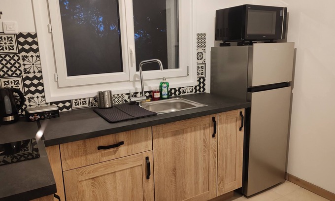 Rocbaron Bed & Breakfast | Small atypical apartment