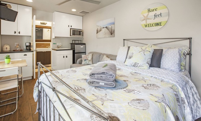 Solana Beach Apartment | Small Beach Studio/Suite by the beach and shops