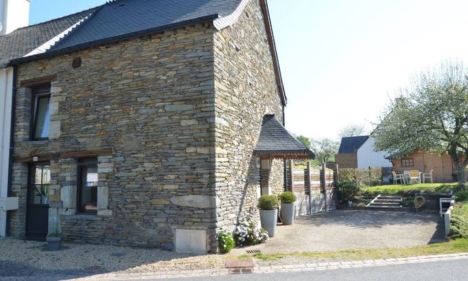 Montertelot House | Small character house