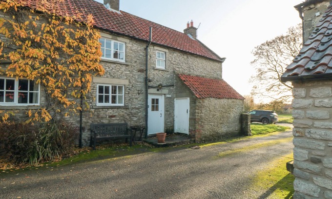 Fadmoor Cottage | SMALL COTTAGE, pet friendly, character holiday cottage in Fadmoor