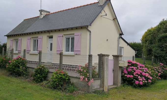 Saint-Alban House | Small Country House with Garden, 2 Persons, night or week